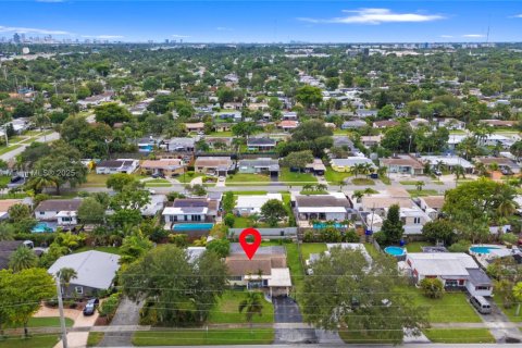 House in Hollywood, Florida 3 bedrooms, 141.95 sq.m. № 1925075 - photo 12