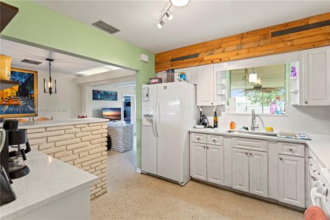 House in Hollywood, Florida 3 bedrooms, 141.95 sq.m. № 1925075 - photo 30