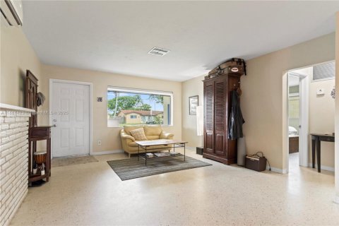 House in Hollywood, Florida 3 bedrooms, 141.95 sq.m. № 1925075 - photo 5