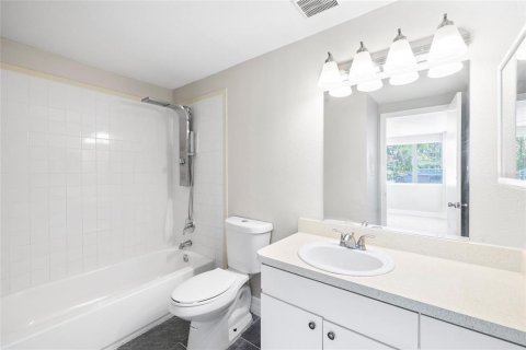 House in Tampa, Florida 4 bedrooms, 128.67 sq.m. № 2167305 - photo 22