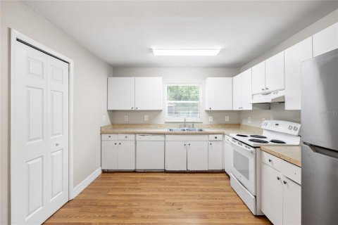 House in Tampa, Florida 4 bedrooms, 128.67 sq.m. № 2167305 - photo 14