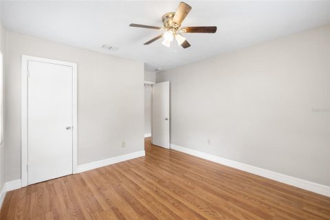 House in Tampa, Florida 4 bedrooms, 128.67 sq.m. № 2167305 - photo 19