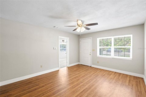 House in Tampa, Florida 4 bedrooms, 128.67 sq.m. № 2167305 - photo 8