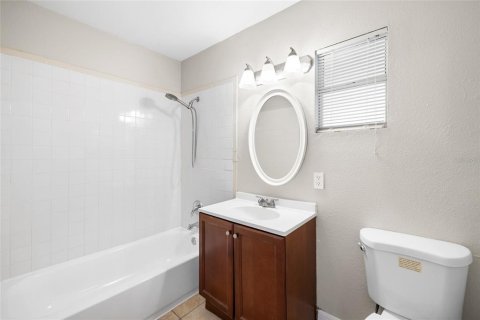 House in Tampa, Florida 4 bedrooms, 128.67 sq.m. № 2167305 - photo 28
