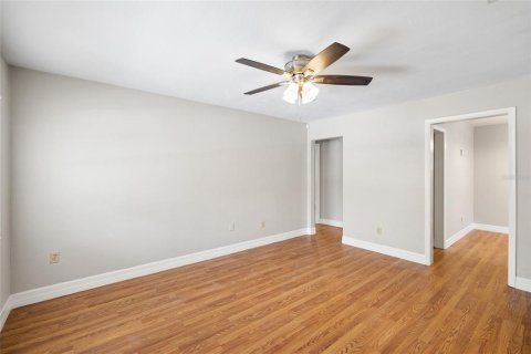 House in Tampa, Florida 4 bedrooms, 128.67 sq.m. № 2167305 - photo 12