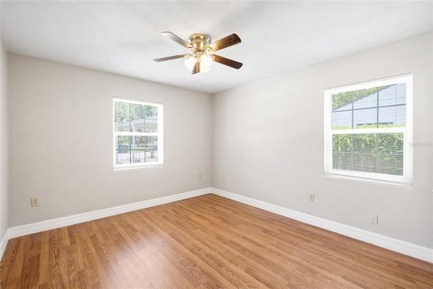 House in Tampa, Florida 4 bedrooms, 128.67 sq.m. № 2167305 - photo 17