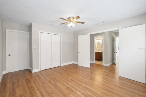 House in Tampa, Florida 4 bedrooms, 128.67 sq.m. № 2167305 - photo 27