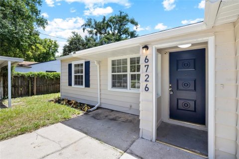 House in Tampa, Florida 4 bedrooms, 128.67 sq.m. № 2167305 - photo 6