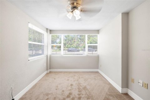 House in Tampa, Florida 4 bedrooms, 128.67 sq.m. № 2167305 - photo 11
