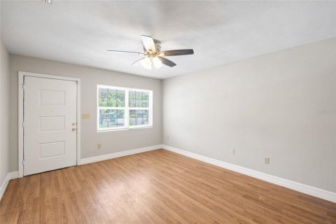 House in Tampa, Florida 4 bedrooms, 128.67 sq.m. № 2167305 - photo 7