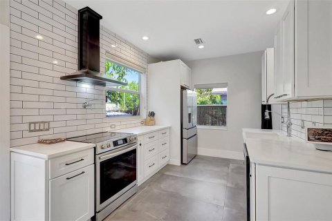 Villa ou maison à vendre à Sarasota, Floride: 4 chambres, 219.16 m2 № 1590375 - photo 18
