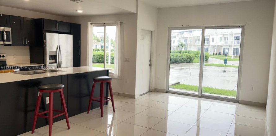 Adosado en Homestead, Florida 3 dormitorios, 133.22 m2 № 1924500