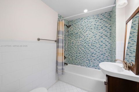 Copropriété à vendre à Miami Beach, Floride: 3 chambres, 113.34 m2 № 2041122 - photo 14