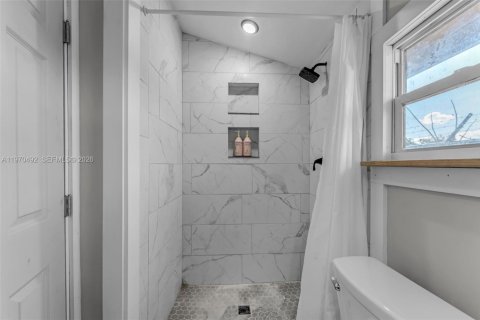 Casa en venta en Miami, Florida, 5 dormitorios, 208.47 m2 № 2040775 - foto 25