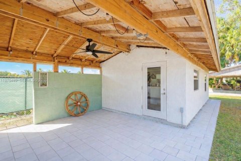 Casa en venta en Miami, Florida, 5 dormitorios, 208.47 m2 № 2040775 - foto 21