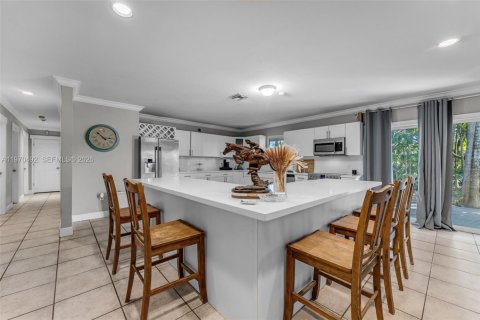 Casa en venta en Miami, Florida, 5 dormitorios, 208.47 m2 № 2040775 - foto 12