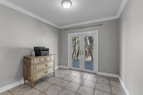 Casa en venta en Miami, Florida, 5 dormitorios, 208.47 m2 № 2040775 - foto 20