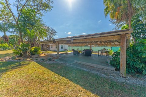 Casa en venta en Miami, Florida, 5 dormitorios, 208.47 m2 № 2040775 - foto 26