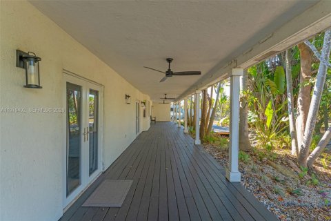 Casa en venta en Miami, Florida, 5 dormitorios, 208.47 m2 № 2040775 - foto 7