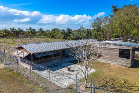 Casa en venta en Miami, Florida, 5 dormitorios, 208.47 m2 № 2040775 - foto 27