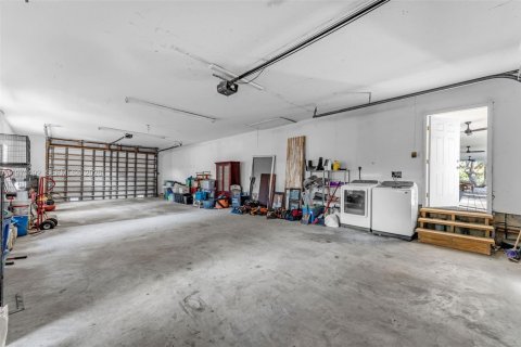 Casa en venta en Miami, Florida, 5 dormitorios, 208.47 m2 № 2040775 - foto 6