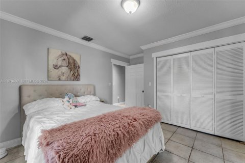 Casa en venta en Miami, Florida, 5 dormitorios, 208.47 m2 № 2040775 - foto 17