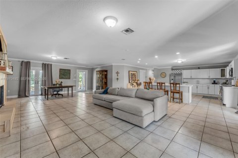 Casa en venta en Miami, Florida, 5 dormitorios, 208.47 m2 № 2040775 - foto 11
