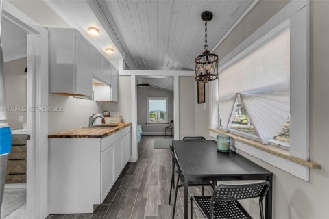 Casa en venta en Miami, Florida, 5 dormitorios, 208.47 m2 № 2040775 - foto 22