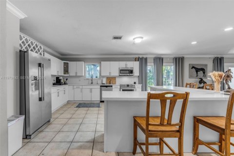 Casa en venta en Miami, Florida, 5 dormitorios, 208.47 m2 № 2040775 - foto 13