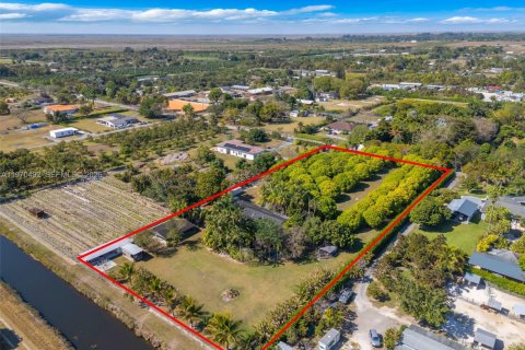 Дом в Майами, Флорида 5 спален, 208.47м2 № 2040775