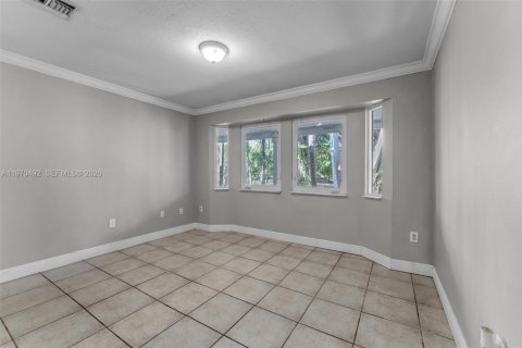 Casa en venta en Miami, Florida, 5 dormitorios, 208.47 m2 № 2040775 - foto 19
