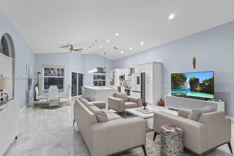 House in Margate, Florida 3 bedrooms, 169.45 sq.m. № 1994889 - photo 24