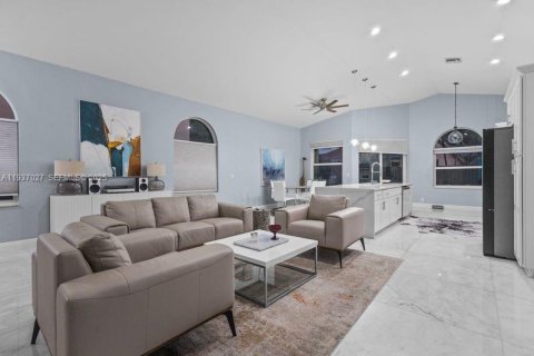 House in Margate, Florida 3 bedrooms, 169.45 sq.m. № 1994889 - photo 8