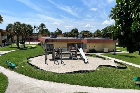 Condo in Oakland Park, Florida, 3 bedrooms  № 2050661 - photo 16