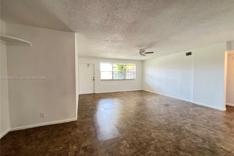 Condo in Oakland Park, Florida, 3 bedrooms  № 2050661 - photo 4