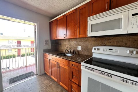 Condo in Oakland Park, Florida, 3 bedrooms  № 2050661 - photo 8