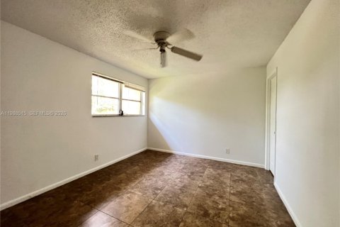 Condo in Oakland Park, Florida, 3 bedrooms  № 2050661 - photo 10