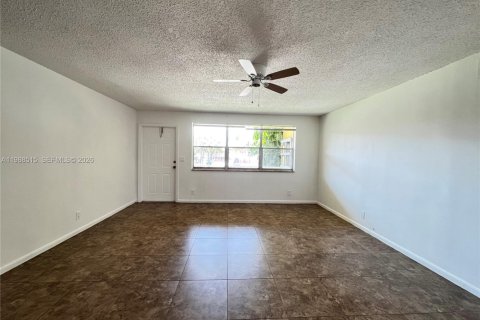 Condo in Oakland Park, Florida, 3 bedrooms  № 2050661 - photo 5