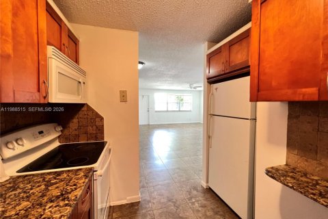 Condo in Oakland Park, Florida, 3 bedrooms  № 2050661 - photo 7