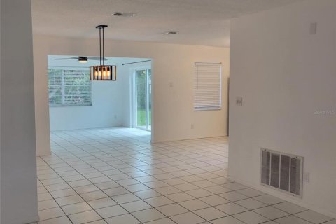 House in Hudson, Florida 2 bedrooms, 98.85 sq.m. № 1796605 - photo 4