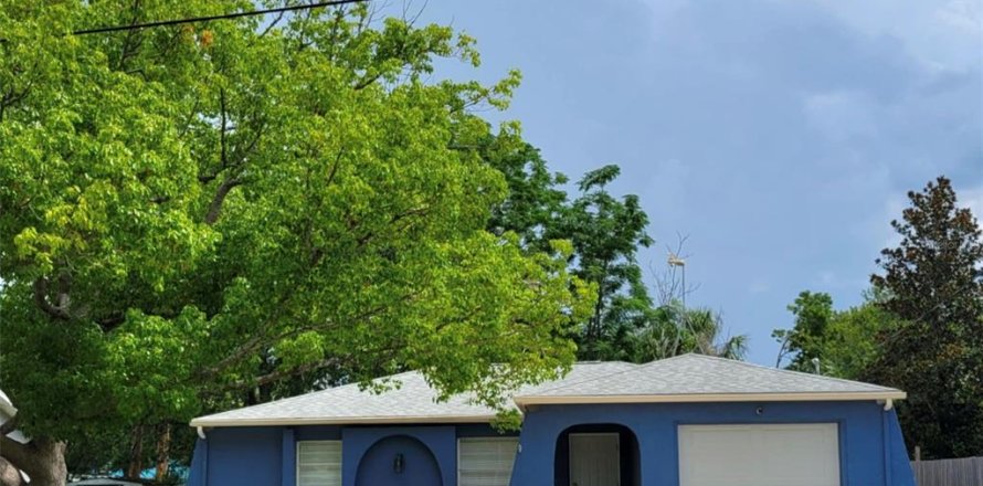 House in Hudson, Florida 2 bedrooms, 98.85 sq.m. № 1796605