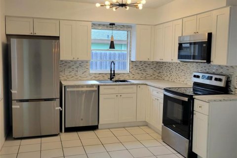 House in Hudson, Florida 2 bedrooms, 98.85 sq.m. № 1796605 - photo 3