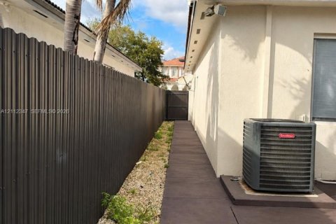 Villa ou maison à louer à Miami Lakes, Floride: 3 chambres, 162.39 m2 № 2432531 - photo 15