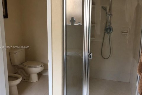 Villa ou maison à louer à Miami Lakes, Floride: 3 chambres, 162.39 m2 № 2432531 - photo 9