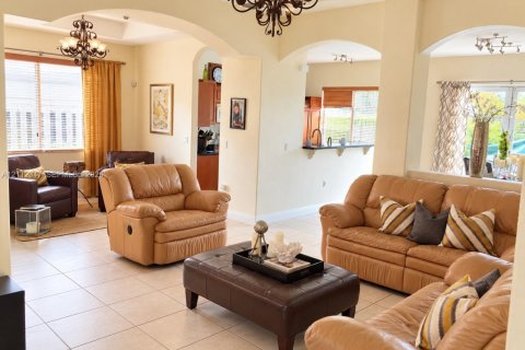 Villa ou maison à louer à Miami Lakes, Floride: 3 chambres, 162.39 m2 № 2432531 - photo 2