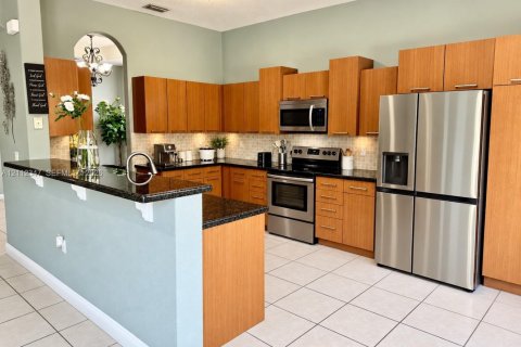 Villa ou maison à louer à Miami Lakes, Floride: 3 chambres, 162.39 m2 № 2432531 - photo 4