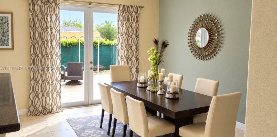 Villa ou maison à Miami Lakes, Floride 3 chambres, 162.39 m2 № 2432531