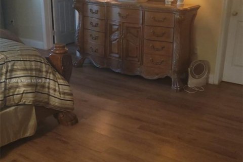 House in Port St. Lucie, Florida 4 bedrooms, 279.54 sq.m. № 2036713 - photo 19