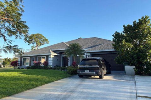 House in Port St. Lucie, Florida 4 bedrooms, 279.54 sq.m. № 2036713