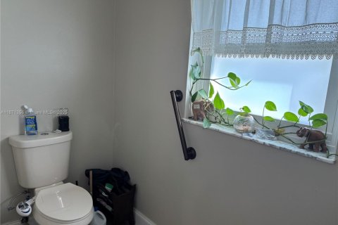 House in Port St. Lucie, Florida 4 bedrooms, 279.54 sq.m. № 2036713 - photo 15